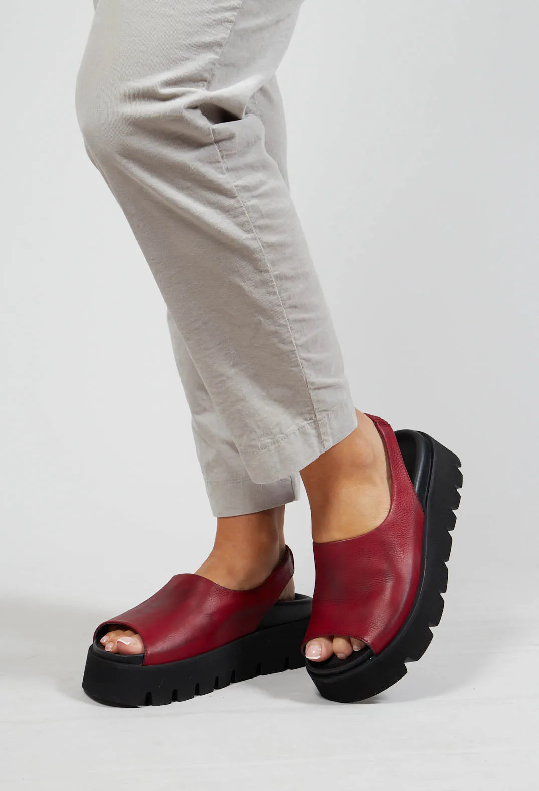 Open Toe Sandals in Gasoline Rosso