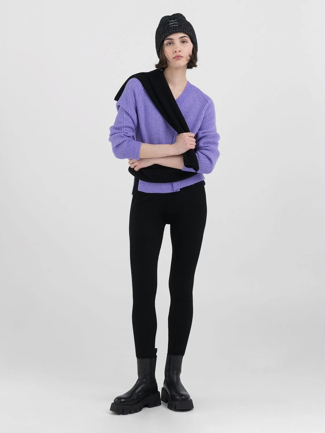 V-NECK SWEATER