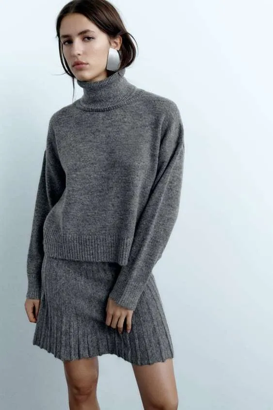 ZARA  |HIGH COLLAR KNIT SWEATER